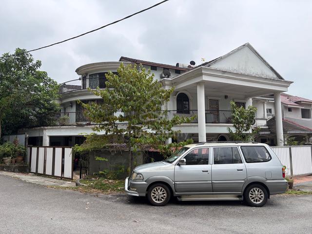 Puchong corner house look like bungalow 1