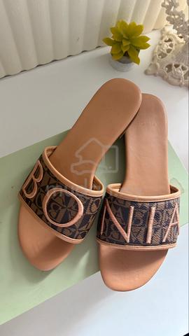 sandal bonia - photo 2 of 3