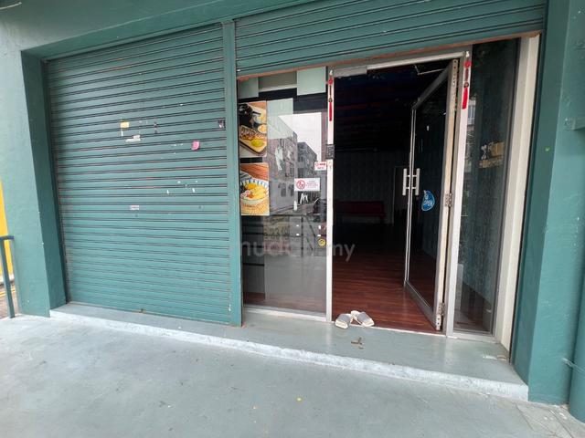 3-storey shop Oakland Commercial Centre Seremban 2 near Plus Highway 1