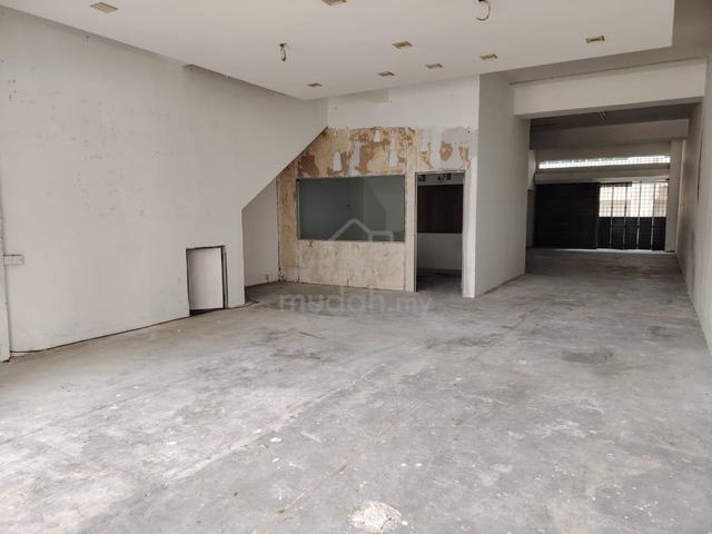 Ground floor shop at Bandar Puchong Jaya, Next to IOI,Selangor 1