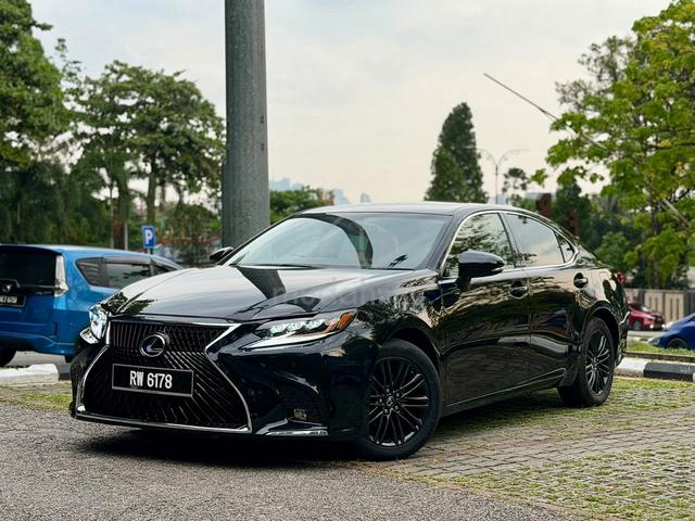 ON THE ROAD 2014 Lexus ES250 2.5 LUXURY (A) - 1