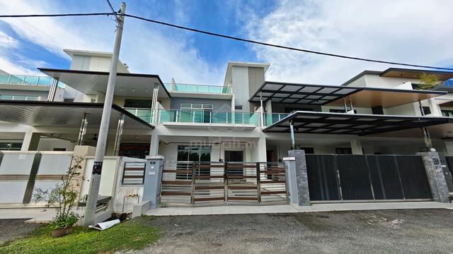 Batu Pahat Taman Evergreen Heights 2.5 Storey Terrace House 1