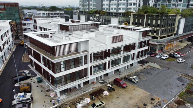 Metro City Matang 3 adjoining intermediate Shoplot for rent 1