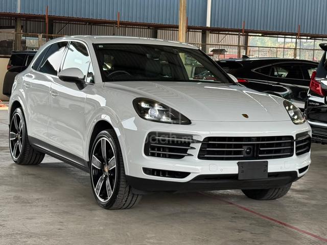 2022 Porsche Cayenne 3.0 35k KM 4.5B / BLACK Seat  - 1