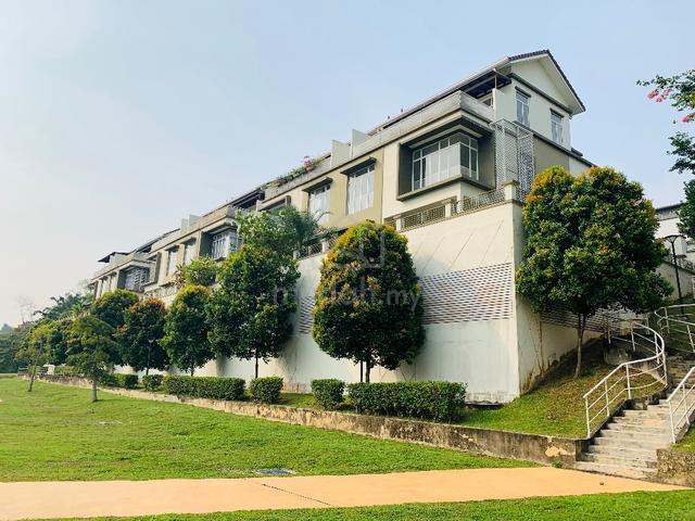 3Storey Semi D LAKE VIEW, Below Market Price ! 1