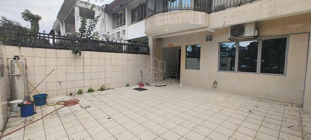 2.5 story house for rent in Taman Desa 1