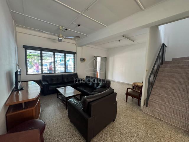 2 1/2 MILES DOUBLE STOREY TERRACE FOr RENT /SGH /AEON/KUCHING/SARAWAK 1