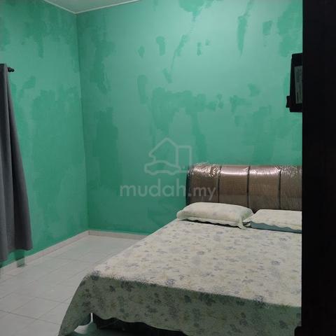 Furnished Room in Friendly Plentong Taman Saujana Home for rent 1