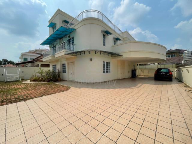 2.5 Story Bungalow 1