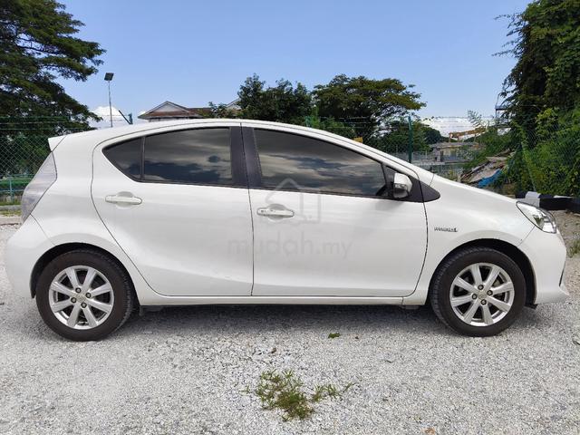 2012 Toyota PRIUS C 1.5 (HYBRID) (A) - 5