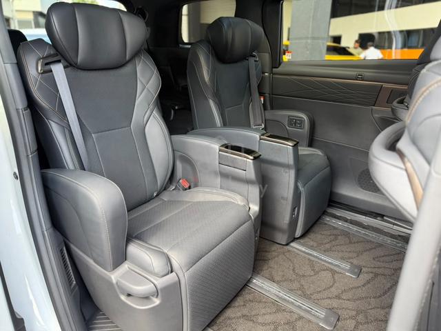2025 Toyota VELLFIRE 2.4 Z PREMIER 4WD BLACK SEAT - 4