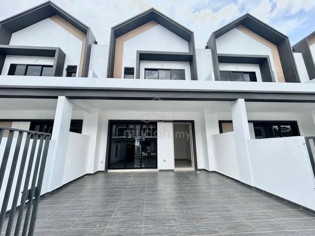 Bae Bandar Dato Onn. Brand new. Double storey terrace house 1