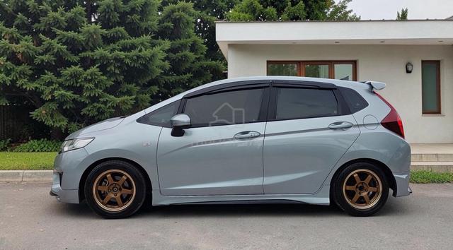 2016 Honda JAZZ 1.5 E FACELIFT (A)HIGH LOAN - 5