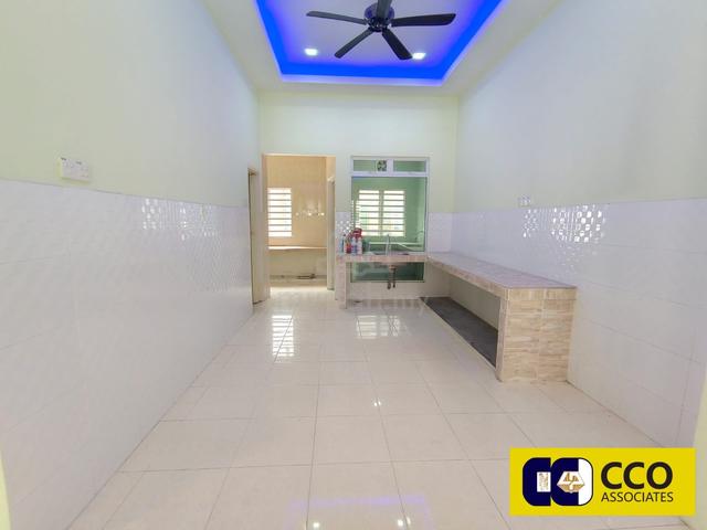 Botani Bandar Cyber 2.5 Storey Terrace House Facing Field 5