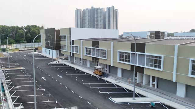 2 Sty Shoplot XME Boulevard Nilai Near PLUS Toll Facing Mainroad 1