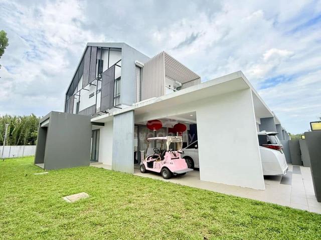 Good offer/ La Promenade/ 2 storey corner/ 4 bedroom/ gate and guard 1
