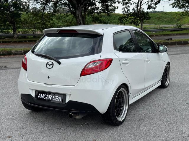 Mazda 2 1.5 R (A) HATCH BACK SPORTY LOOK - 5