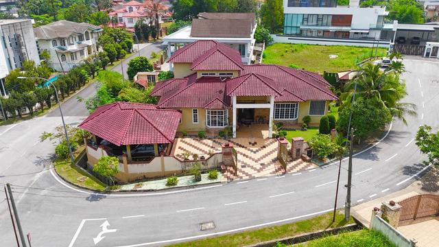 CORNER LOT Bungalow Jalan Pekaka Seksyen 8 Kota Damansara 1