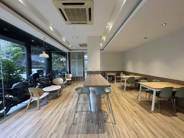 Puchong Jaya Ground Floor Shop 1296sf newly Reno & all new Furniture 4