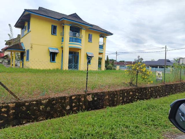 Corner double storey bungalow 1