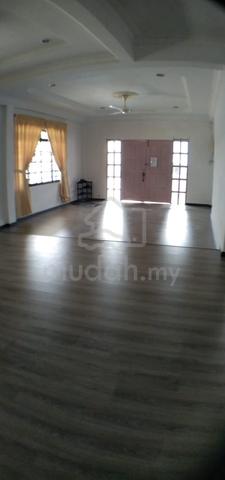 Double Storey Semi-detached House in town area 1