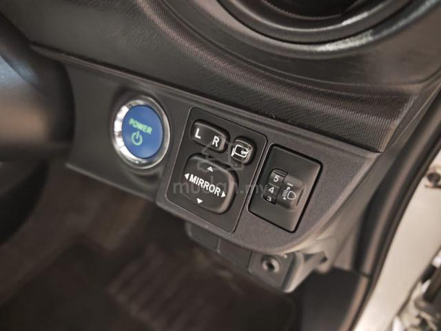 2013ToyotaPriusC Hybrid 1.5(A)B/ListBolehLoanKedai - 5