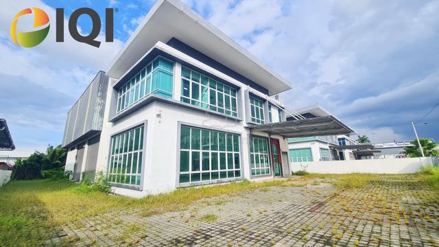 Detached Factory [ALMA] 100Amps With CCTV Ready Move In Unit !!! 1
