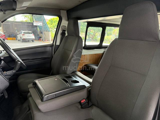 2019 Toyota HIACE 2.5 WINDOW 10-SEATS -1Y WARRANTY - 4