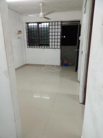 Flat Taman Ungku Tun Aminah 1