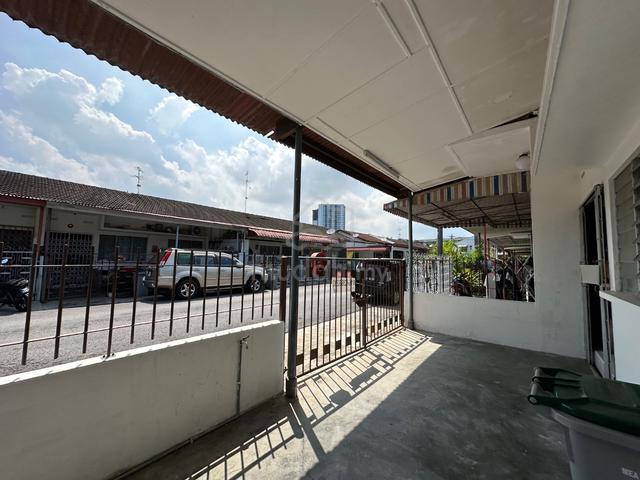 Kampung Lapan Melaka Town Single Storey 3 Airconds Good Condition 1