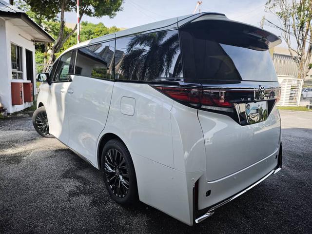 2025 Toyota VELLFIRE 2.4 Z PREMIER 6A ORI 28KM - 2