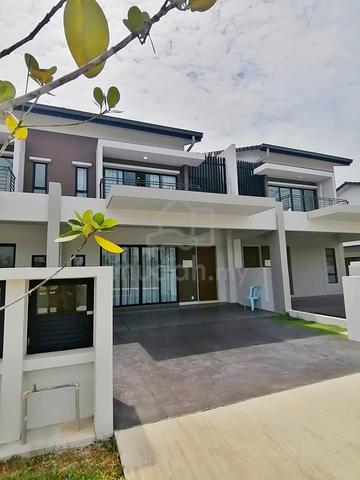Seremban { 38x70 End Lot Dua Tingkat } Ada Balcony 1