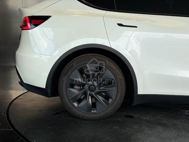 2024 Tesla MODEL Y RWD STANDARD RANGE Low Mileage - 5