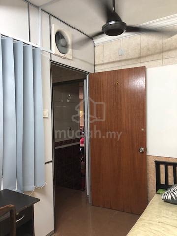 Room for rent at SS14 Subang Jaya walking distance to LRT 1