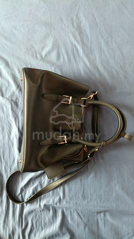 Carousel Image Selected