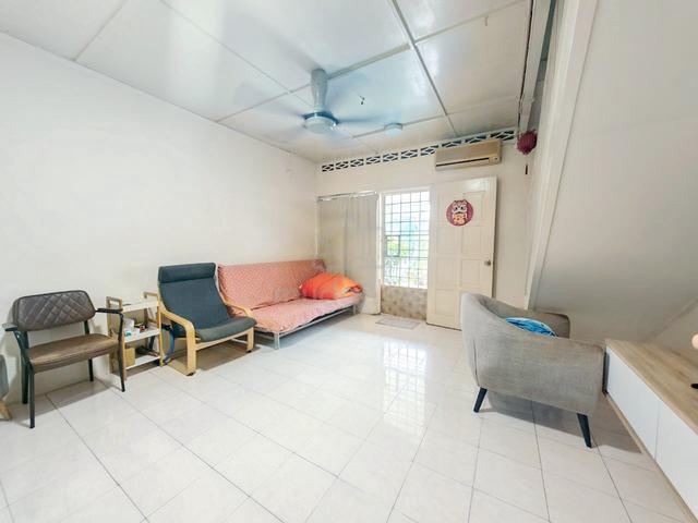 Low Cost 2 Storey House Serdang Jaya Fully Extented Kitchen for Sale 1
