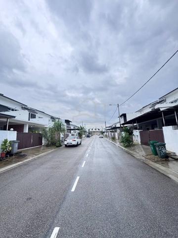 Jalan Wau Merak Bandar Layangkasa Gated & Guarded 1