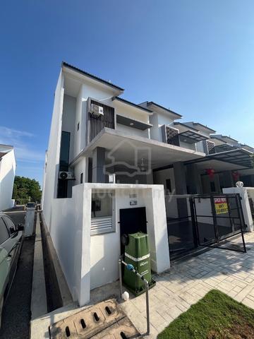 5 Aircond End Lot Storey Terrace Lestarry Heights Mentakab Pahang Full 1