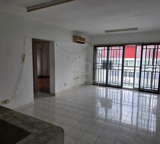 Plaza 393 1