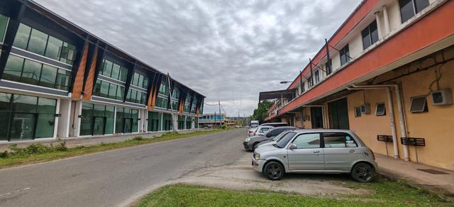 THE GALLERY INDUSTRIAL ESTATE KOLOMBONG Warehosue retail 1