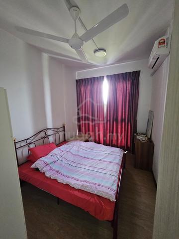 Riverside Residence middle room for rent for female 1