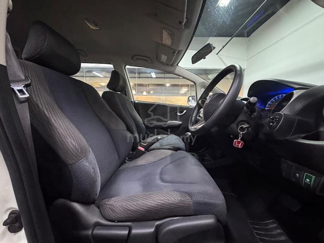 2013 Honda JAZZ 1.3 (HYBRID) FACELIFT ORI MILLEAGE - 5