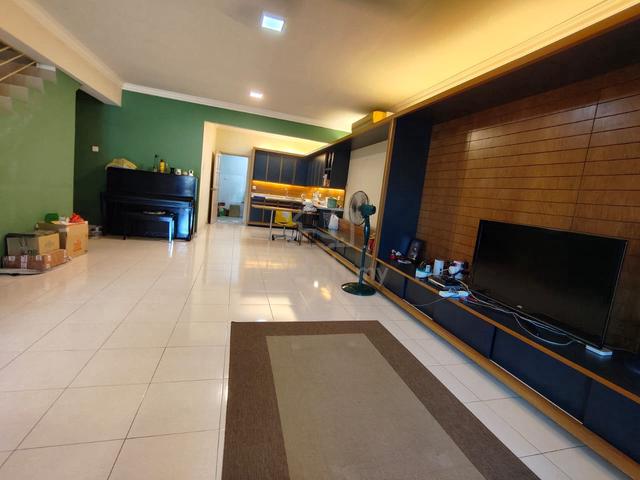 Taman Bukit Serdang Freehold 2.5 Storey Terrace House For Sale 1