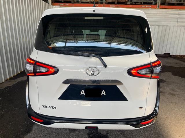 2017 Toyota SIENTA 1.5 V (A) - 4