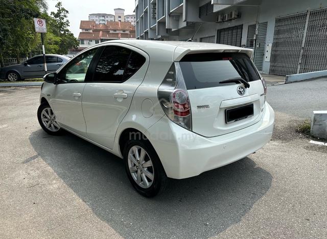 2013 Toyota PRIUS C 1.5 (HYBRID) -3 yrs warranty- - 3