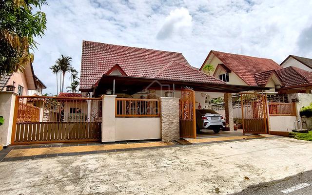 [Renovated] New Green Park, Rawang, 2 sty bungalow house 1