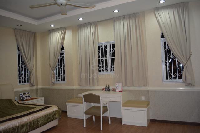 Three Storey Semi Detached House Fully Renovated At Bayan Baru 1