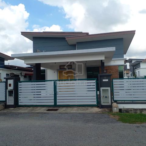 Taman paya rumput perdana berhampiran Surau 1