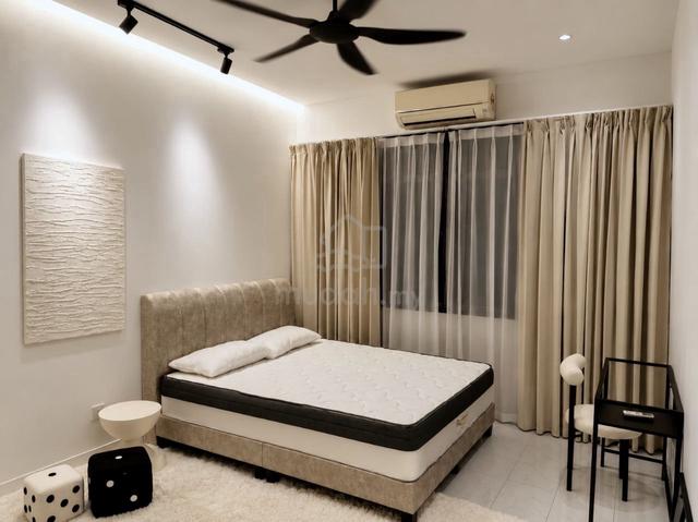 Walk to CW Bus Stop & Pasar Malam - Bukit Indah 22 Master Bedroom 1