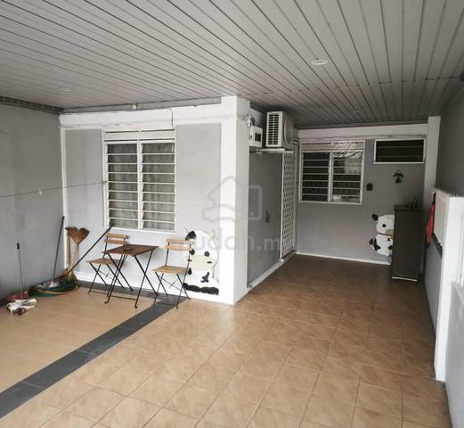 landed house, Master bedroom for rent. 1